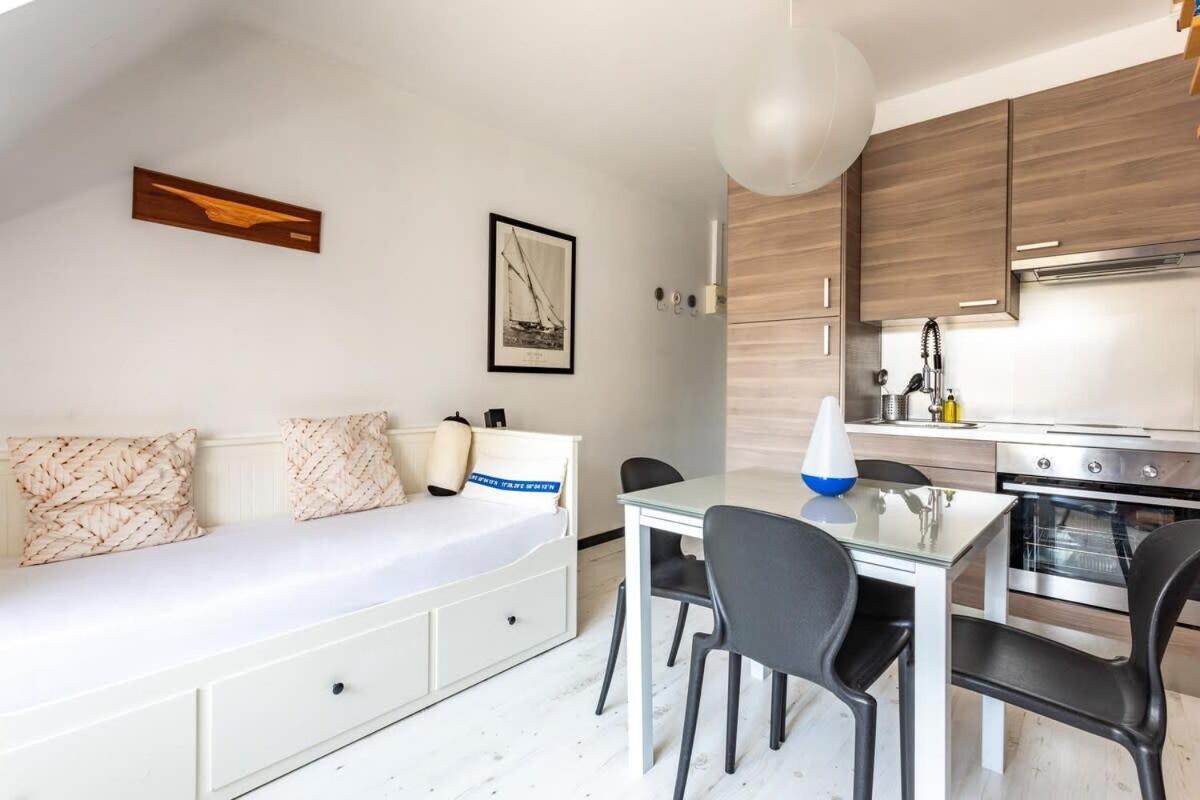 Le Capucin - Petit Duplex Avec Place De Parking Dinard Kültér fotó